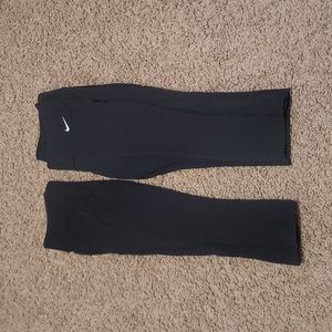 2 pair of cropped leggings